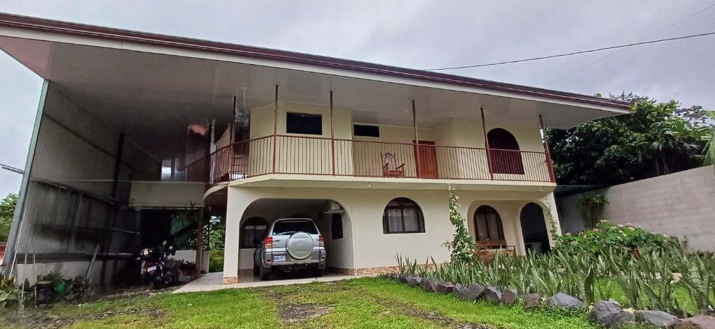 Το κτήριο όπου στεγάζεται  το διαμέρισμα