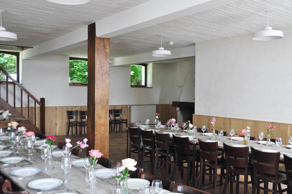 Restaurace v ubytování Petit château de Beauplateau