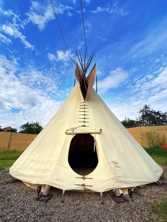 Fotografie z fotogalerie ubytování Teepee Camp Lounky v destinaci Chodouny