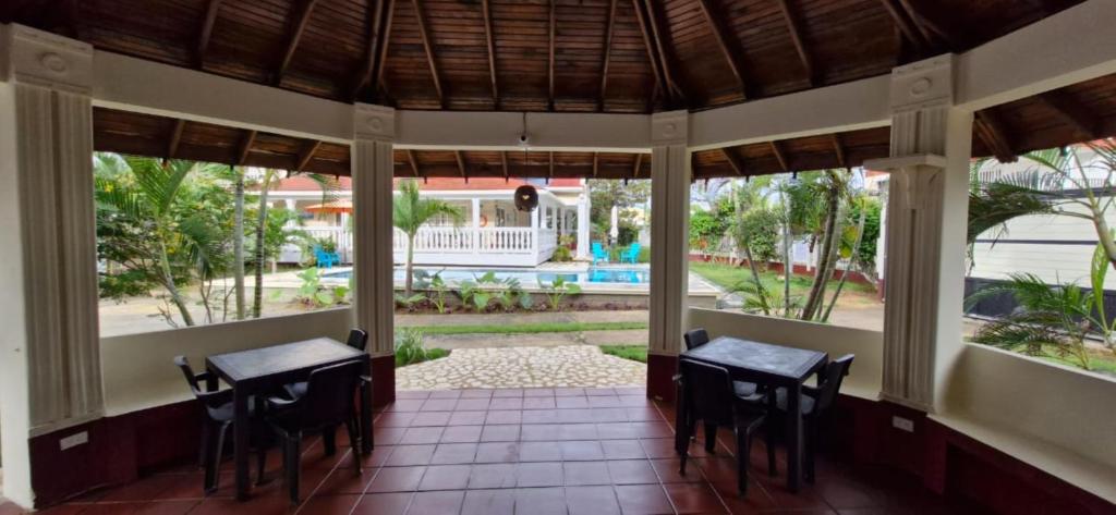 The swimming pool at or close to Hostal Marlyn