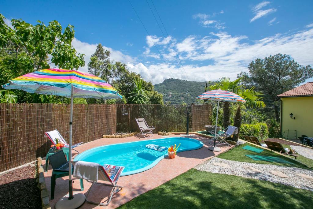 The swimming pool at or close to Villa Monte Enrico - Pool And Whirlpool - Happy Rentals