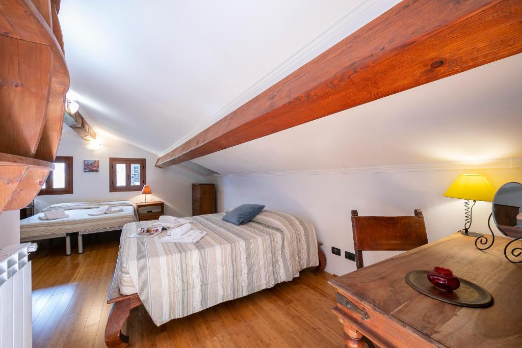 A bed or beds in a room at Villa Monte Enrico - Pool And Whirlpool - Happy Rentals