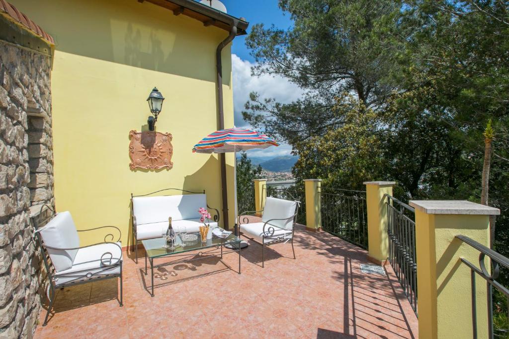Kép Villa Monte Enrico - Pool And Whirlpool - Happy Rentals szállásáról Camporossóban a galériában