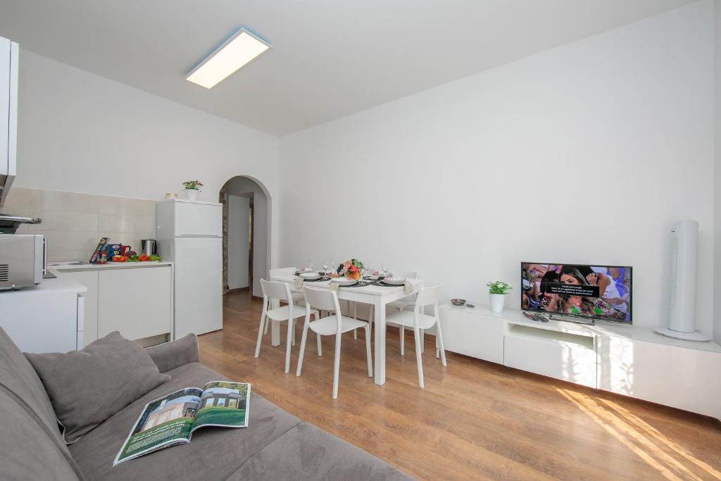 Residenza Rocca del Lago - Happy Rentals