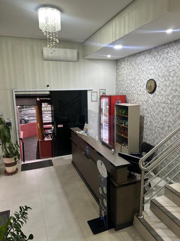 Kuchyň nebo kuchyňský kout v ubytování Shafira Hotel
