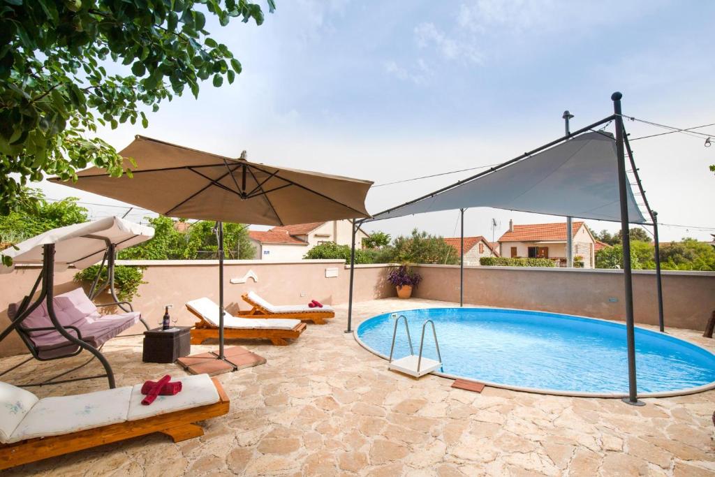 Basen w obiekcie Pool Apartment Bakija 2 - Happy Rentals lub w pobliżu