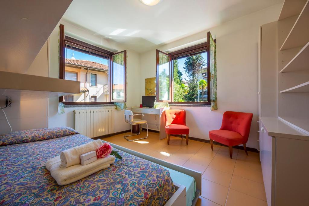 A bed or beds in a room at Appartamento Gaya Stresa Center - Happy Rentals