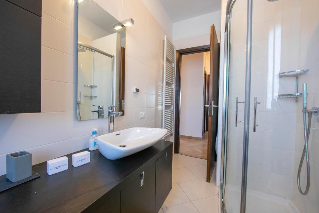 A bathroom at Casa di Paola - Happy Rentals