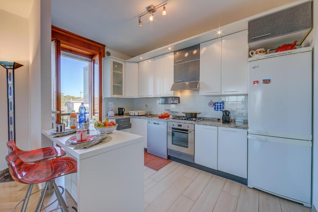 A kitchen or kitchenette at Casa di Paola - Happy Rentals