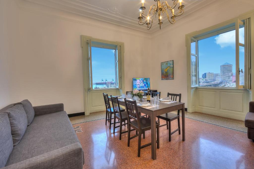 I Marinai - In The City Of Genoa - Happy Rentals