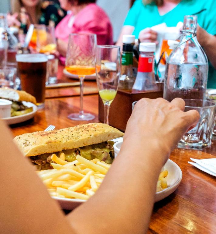 The Cambridge Hotel & Backpackers - Resim 34