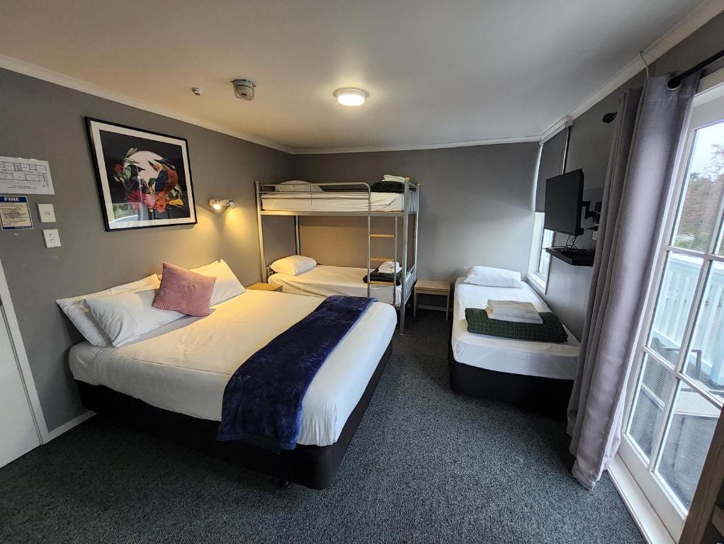 
Family Room with Mountain View
