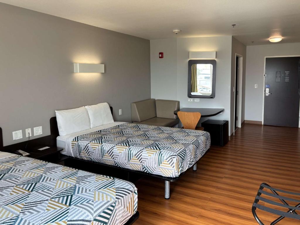 Postel nebo postele na pokoji v ubytování Motel 6-Weslaco, TX