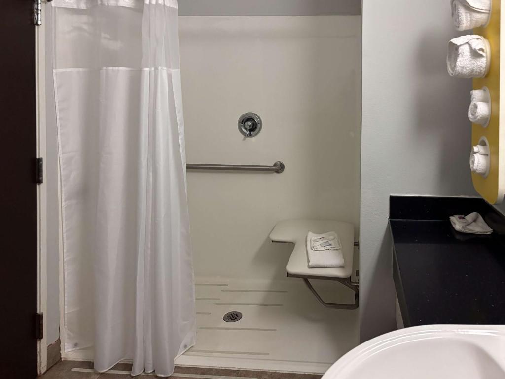 Koupelna v ubytování Motel 6-Weslaco, TX