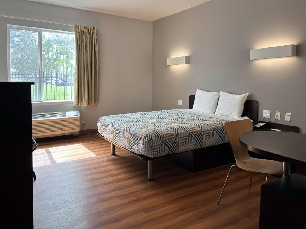 Postel nebo postele na pokoji v ubytování Motel 6-Weslaco, TX