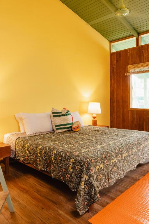 Postel nebo postele na pokoji v ubytování Mawamba Lodge