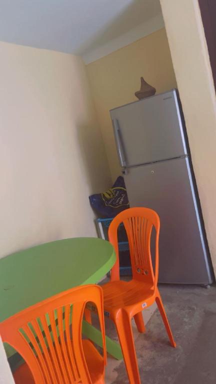 Kuchyň nebo kuchyňský kout v ubytování Une belle maison avec jardin au centre Moulay bousselham