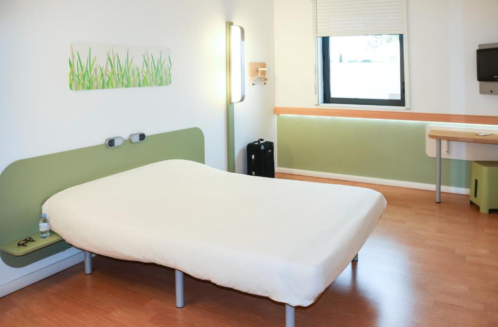 Postel nebo postele na pokoji v ubytování ibis budget Castelnaudary - A61