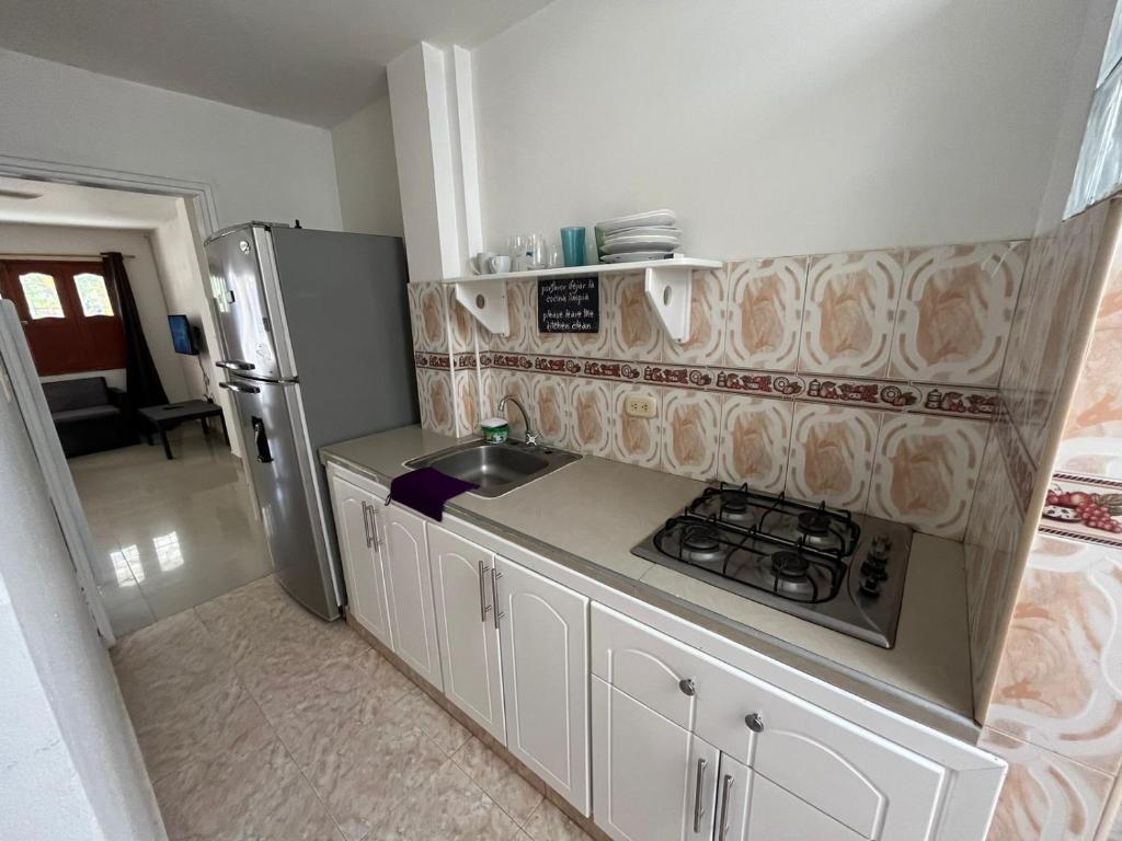 Kuchyň nebo kuchyňský kout v ubytování ApartaHostal Mafelo