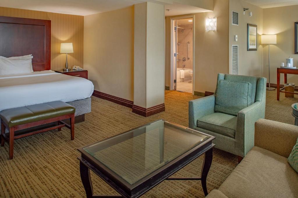 Crowne Plaza Hotel St. Louis Airport by IHG photo