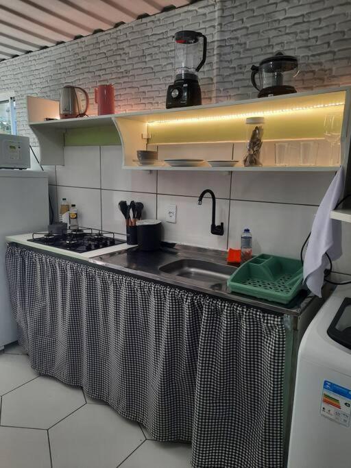 Kuchyň nebo kuchyňský kout v ubytování Apartamento Container com pátio, vaga para carro e Split