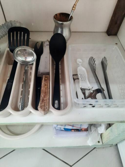 Kuchyň nebo kuchyňský kout v ubytování Apartamento Container com pátio, vaga para carro e Split