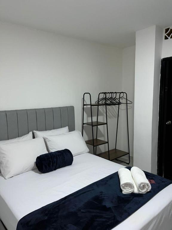 Postel nebo postele na pokoji v ubytování Hotel San Juan 70 Express Medellin