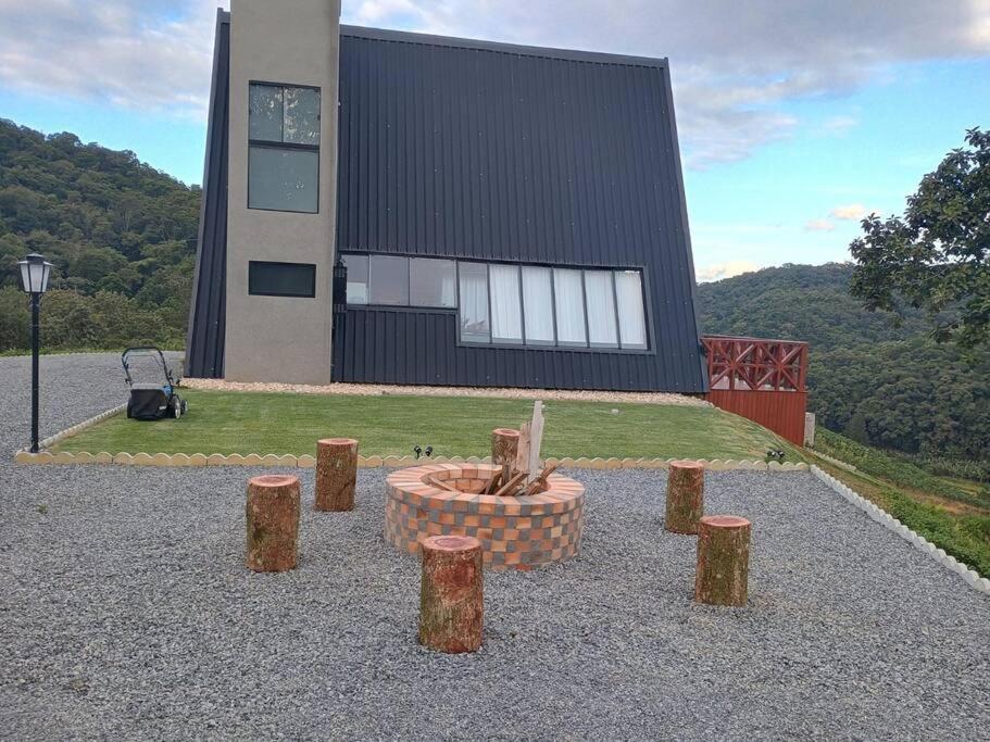 Een algemene foto van de bergen of uitzicht op de bergen vanuit het chalet