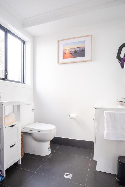 Koupelna v ubytování Modern Pet-friendly Mudjimba Townhouse
