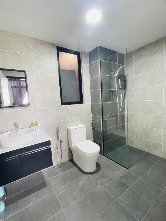 Koupelna v ubytování HARRAZ SUITE PUTRAJAYA just minutes away from PICC and KPT perfect for both business and leisure stays