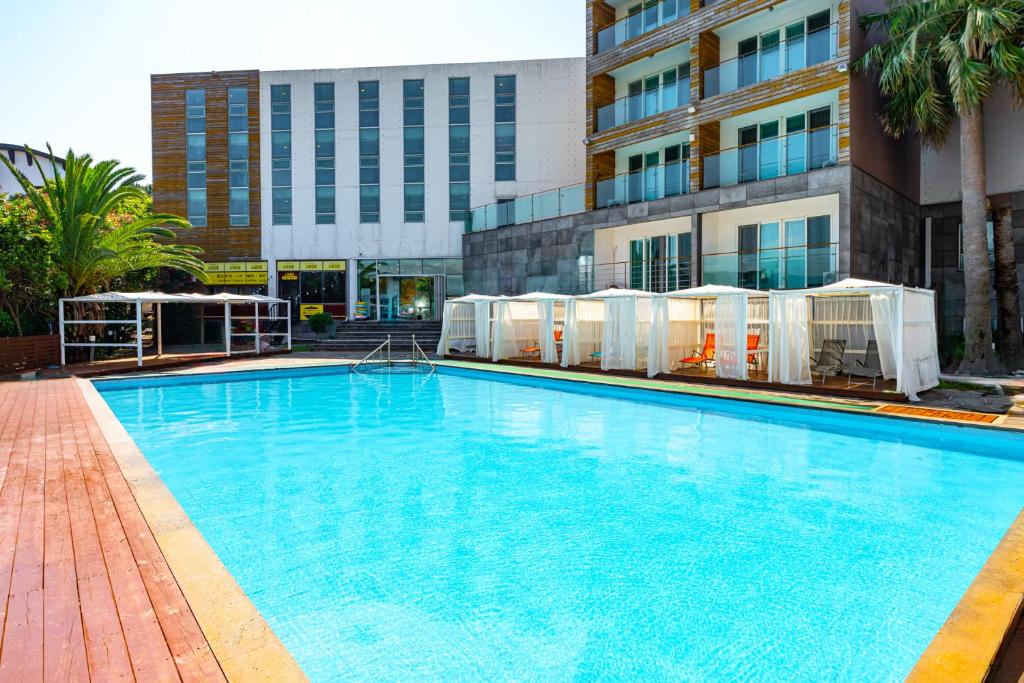 Bazén v ubytování Amoureux Resort nebo v jeho okolí