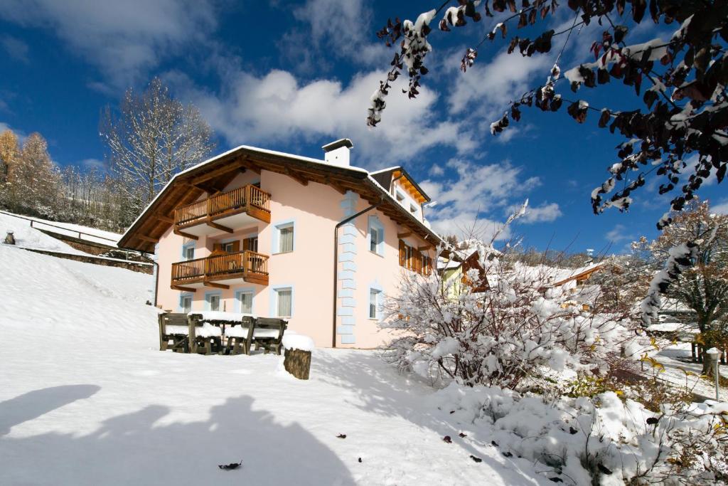 Obiekt Residence Villa Boschetto zimą