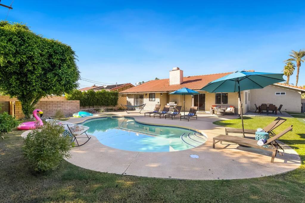 Suitetrails - Cheerful villa with Pool, Spa, & Pickleball Court