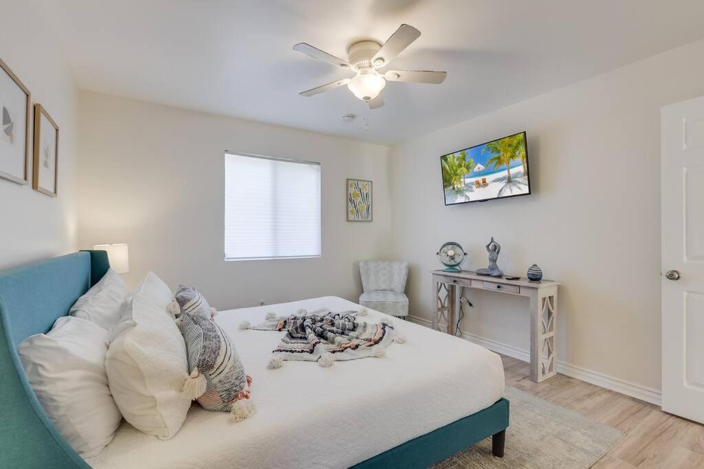 Suitetrails - Cheerful villa with Pool, Spa, & Pickleball Court
