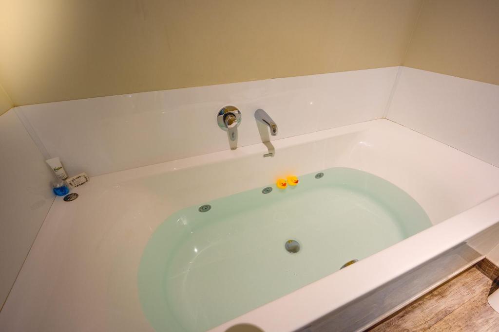 Ava Lodge - Resim 15