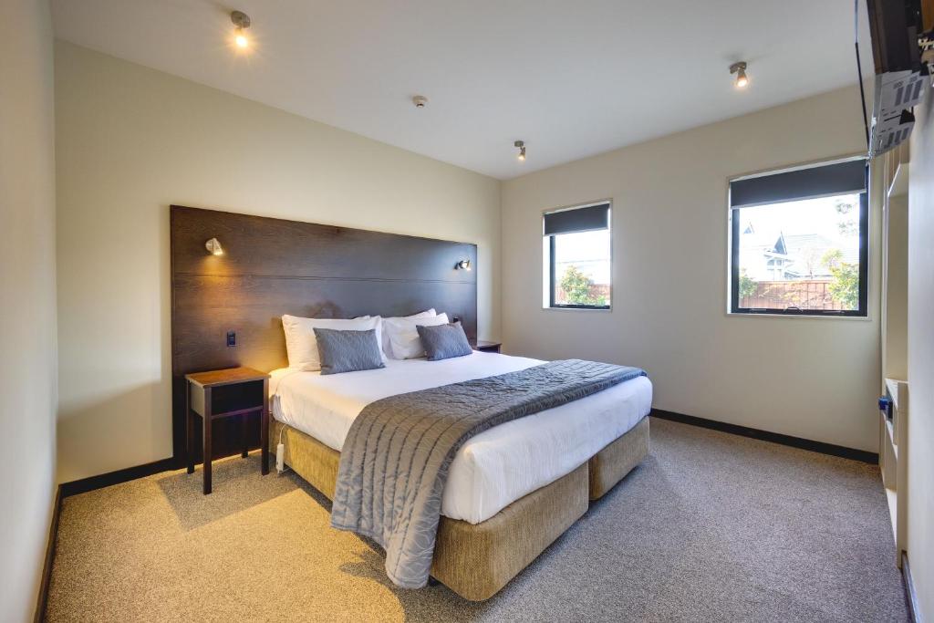 Ava Lodge - Resim 12