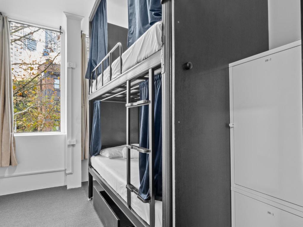 Postel nebo postele na pokoji v ubytování AZZURRO POD HOTEL - Central Sydney