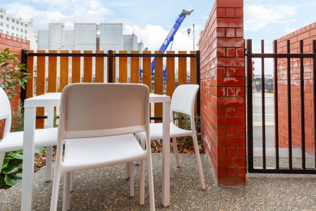 Cozy and Chic in Central Christchurch - Resim 13