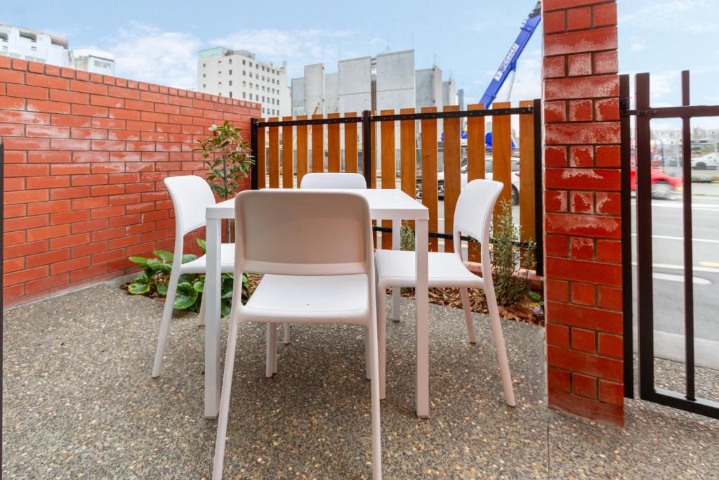 Cozy and Chic in Central Christchurch - Resim 6