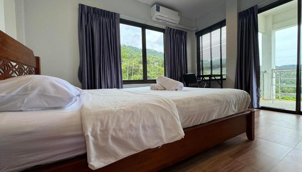 Postel nebo postele na pokoji v ubytování Koh Samui Palm View Villa