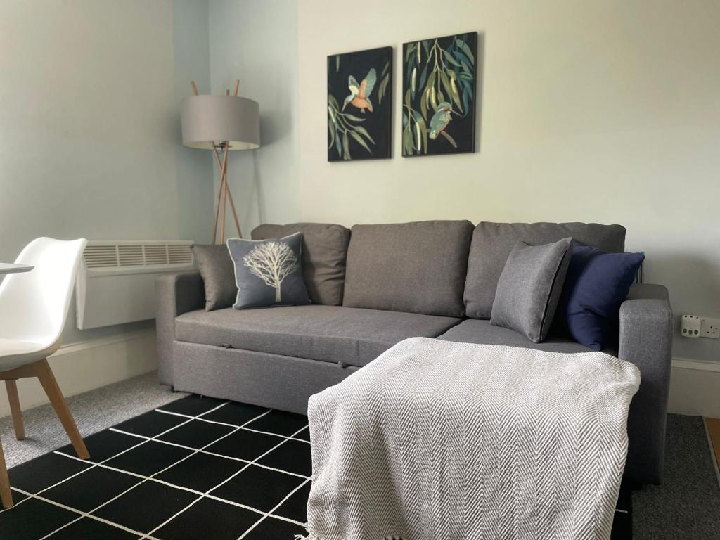 Cosy, Central Flat for up to 4 with Park View - One-Bedroom Apartment