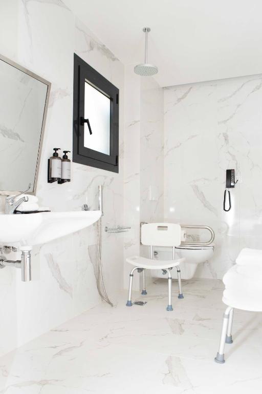 Koupelna v ubytování Luwian Athens Boutique Hotel