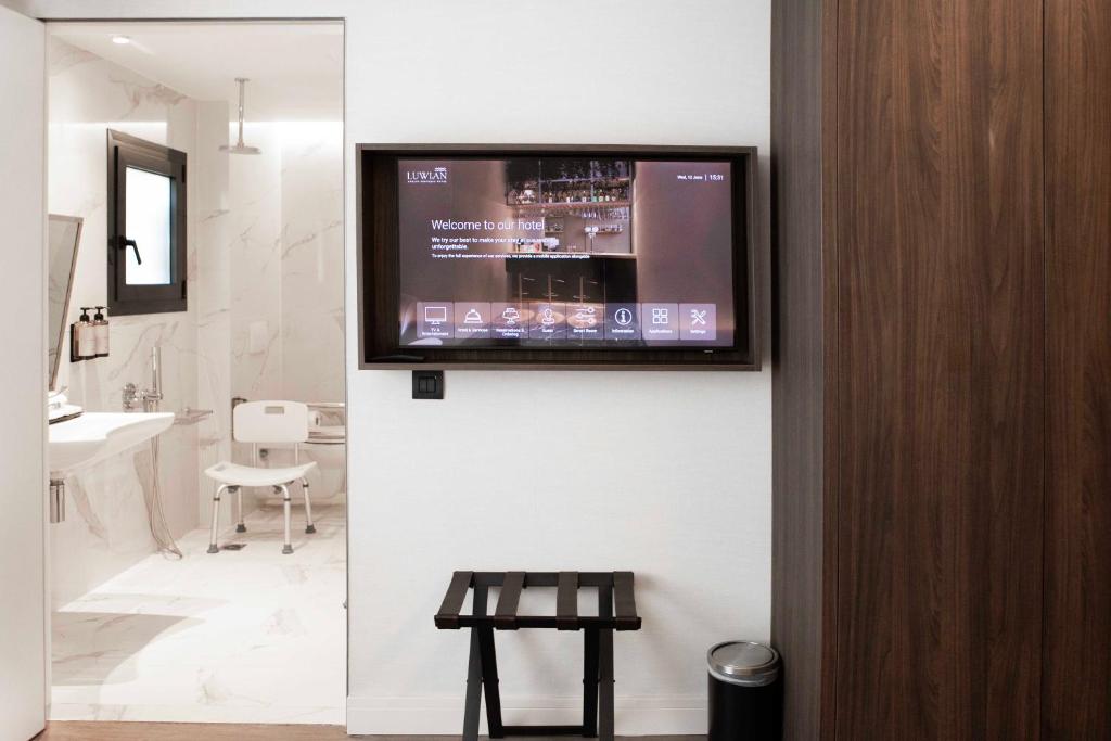 Koupelna v ubytování Luwian Athens Boutique Hotel