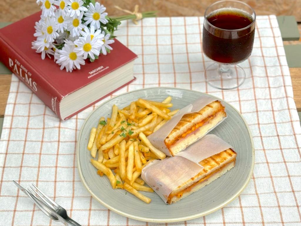Jídlo v hostelu nebo okolí