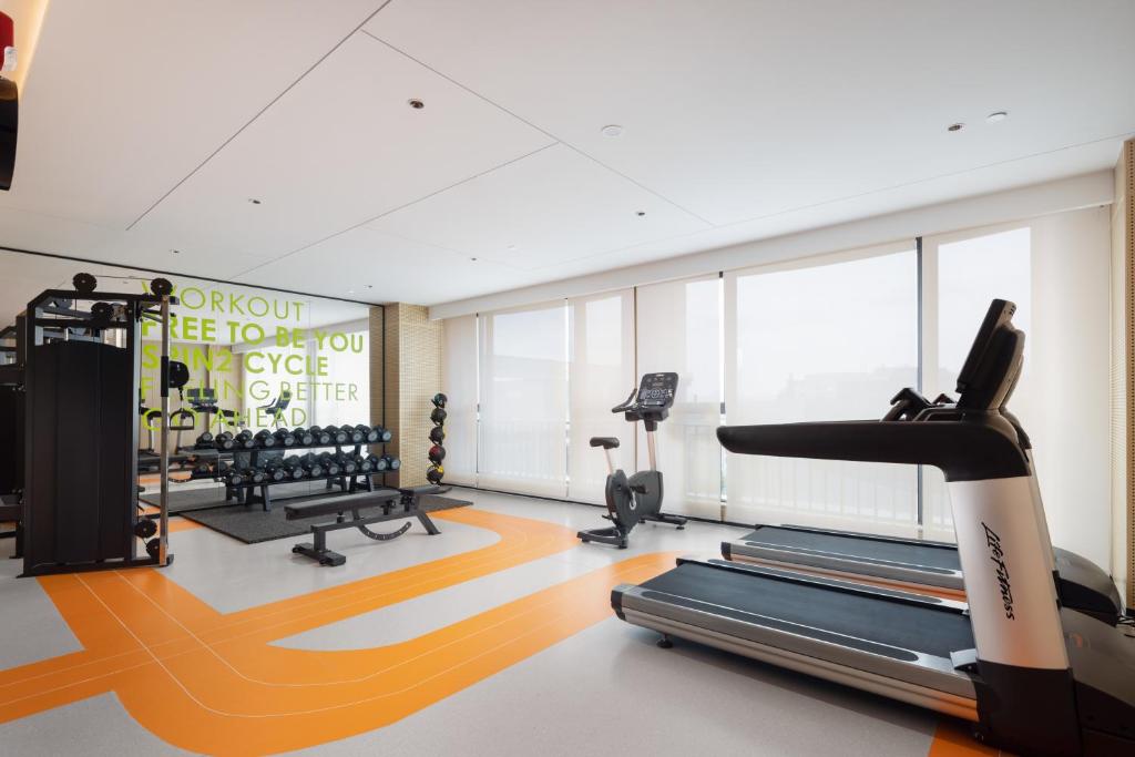 Fitness centrum a/nebo fitness zařízení v ubytování Home2 Suite by Hilton Guangzhou Conghua