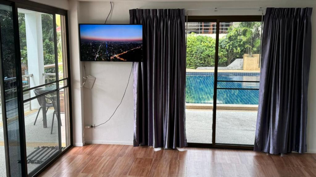 TV a/nebo společenská místnost v ubytování Koh Samui Palm View Villa