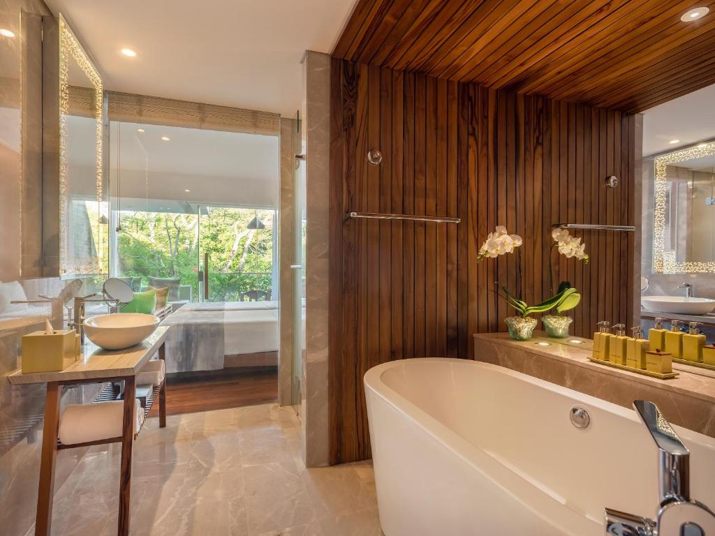 Koupelna v ubytování Maya Sanur Resort & Spa