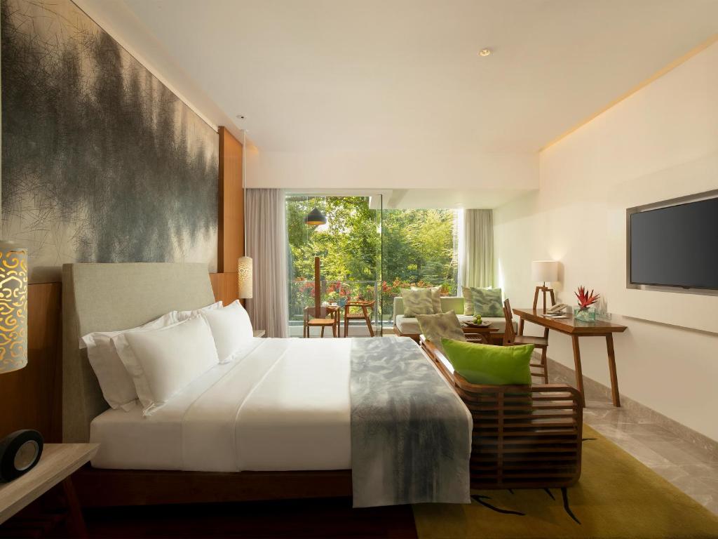 Postel nebo postele na pokoji v ubytování Maya Sanur Resort & Spa