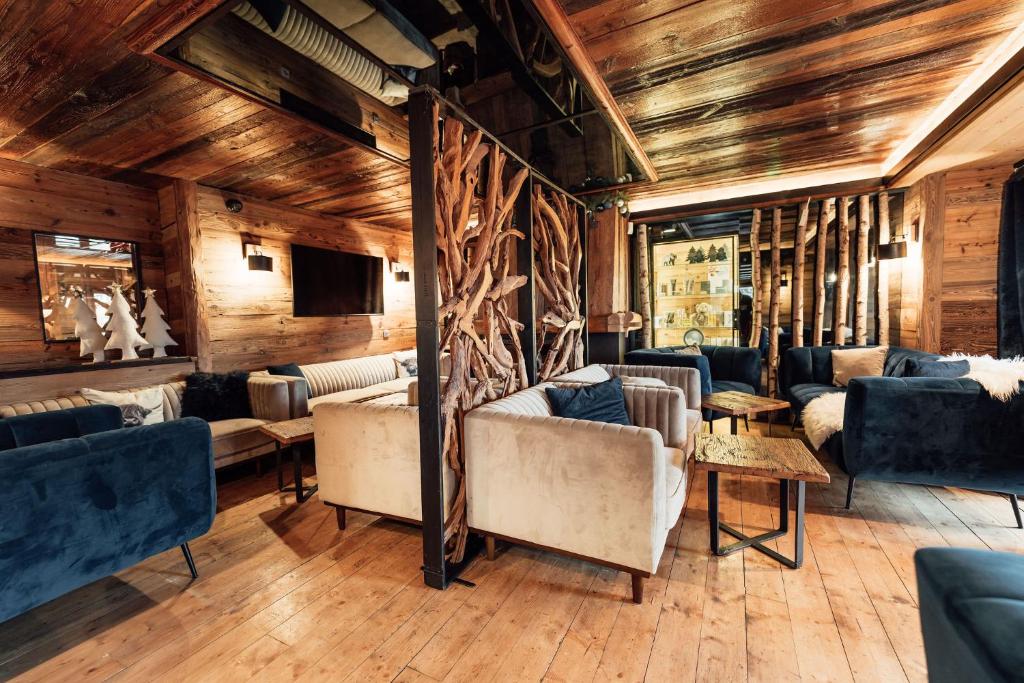 Posezení v ubytování Chalet Hôtel du Mont-Charvin & Spa