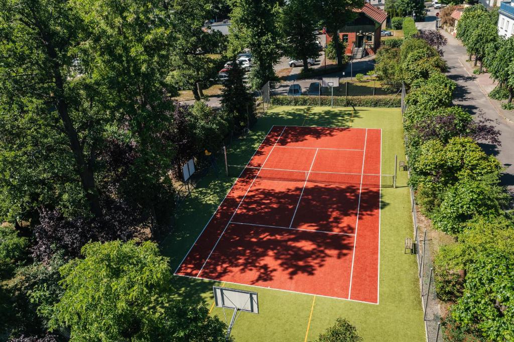 Tenis a/nebo squash v ubytování Rewita Korab nebo okolí
